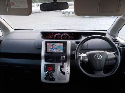TOYOTA NOAH SI 2010 full