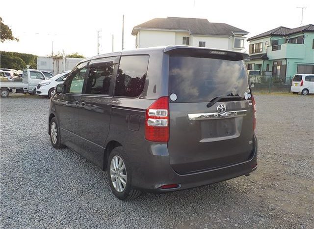 TOYOTA NOAH SI 2010 full