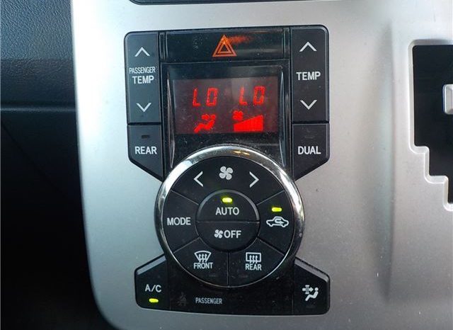 TOYOTA NOAH SI 2010 full