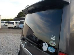 TOYOTA NOAH SI 2010 full