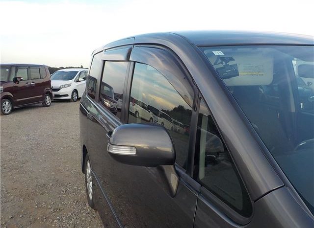 TOYOTA NOAH SI 2010 full