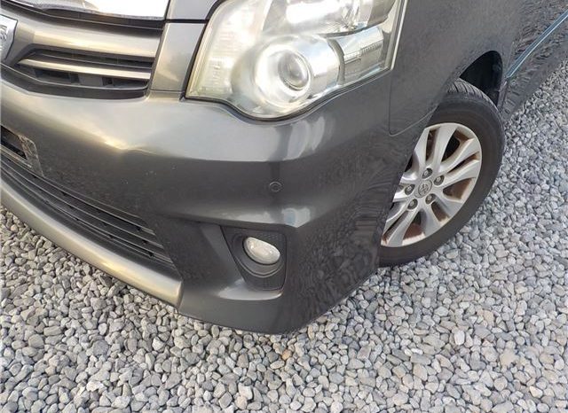 TOYOTA NOAH SI 2010 full