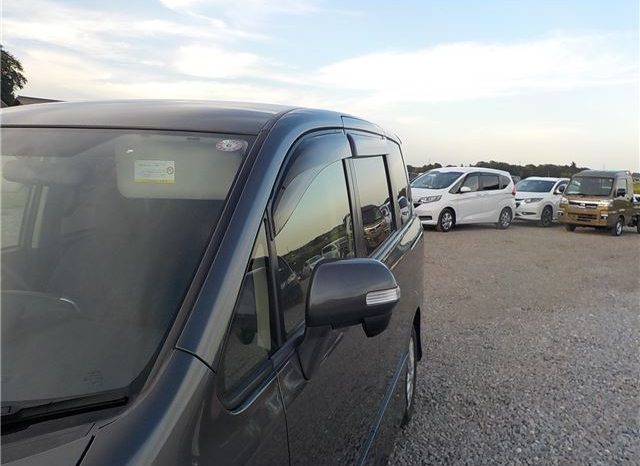 TOYOTA NOAH SI 2010 full