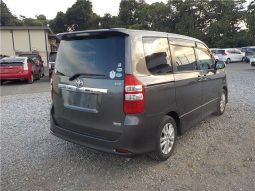 TOYOTA NOAH SI 2010 full