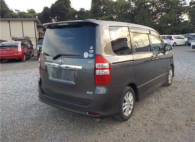 TOYOTA NOAH SI 2010 full