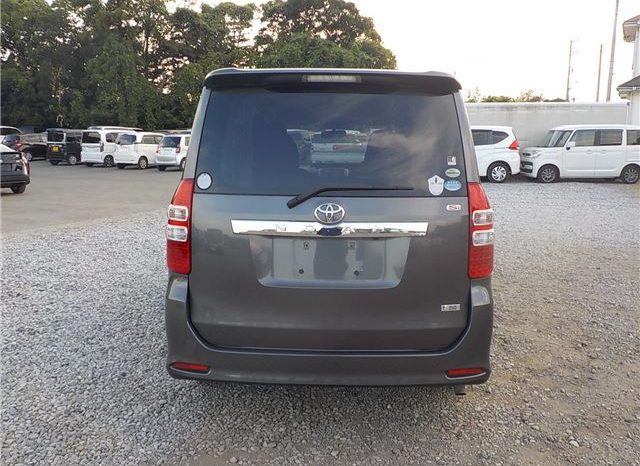 TOYOTA NOAH SI 2010 full