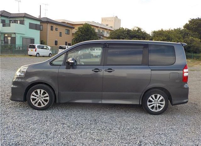 TOYOTA NOAH SI 2010 full