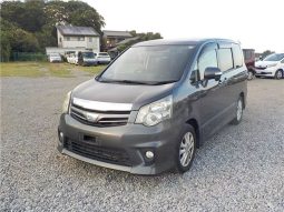 TOYOTA NOAH SI 2010 full