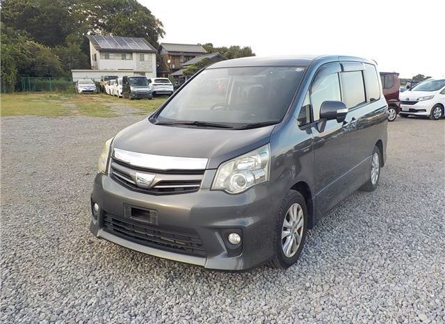 TOYOTA NOAH SI 2010 full