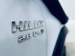 TOYOTA HILUX SR5 2018 full