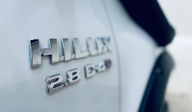 TOYOTA HILUX SR5 2018 full