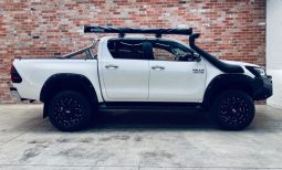 TOYOTA HILUX SR5 2018 full