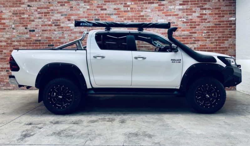 TOYOTA HILUX SR5 2018 full