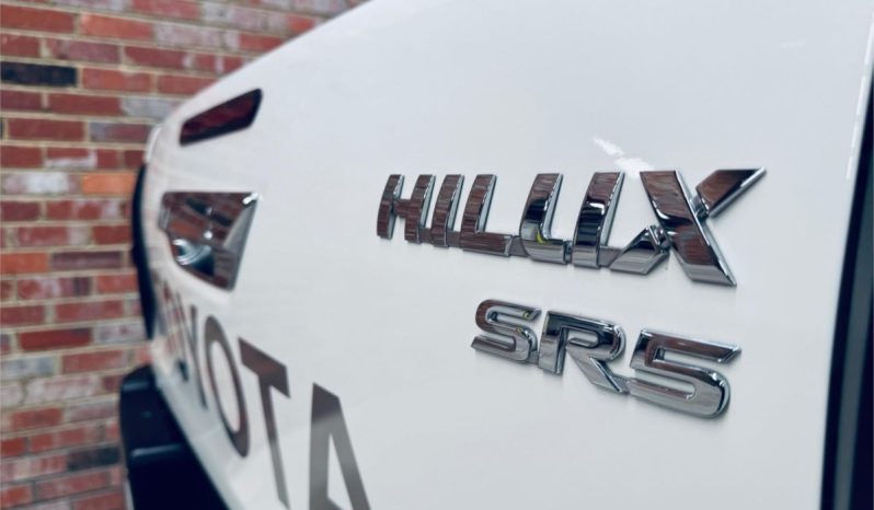 TOYOTA HILUX SR5 2018 full