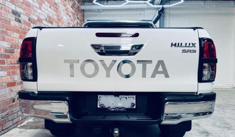 TOYOTA HILUX SR5 2018 full
