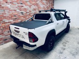 TOYOTA HILUX SR5 2018 full