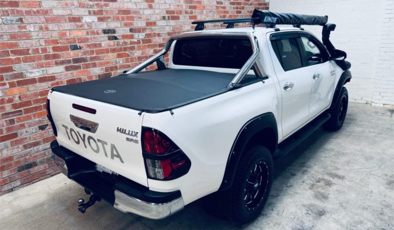 TOYOTA HILUX SR5 2018 full