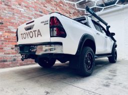 TOYOTA HILUX SR5 2018 full