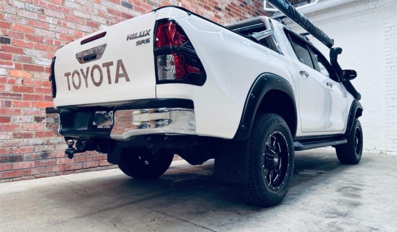 TOYOTA HILUX SR5 2018 full