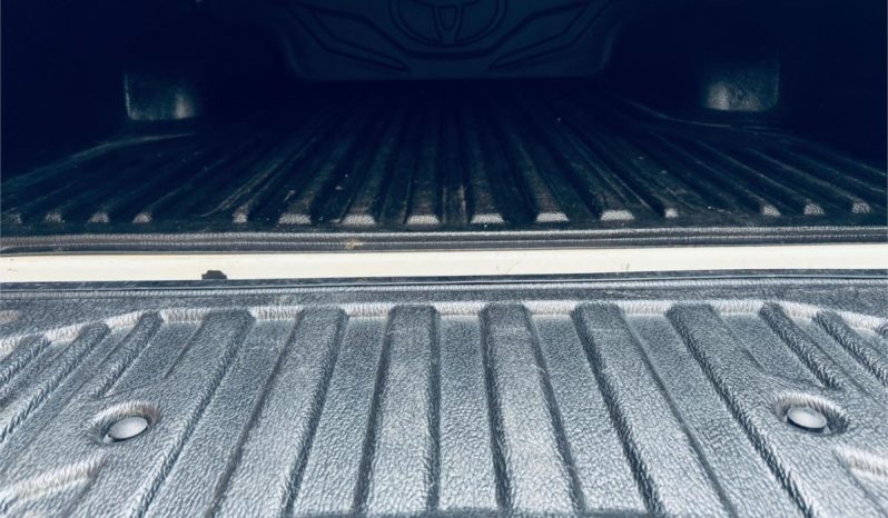 TOYOTA HILUX SR5 2018 full