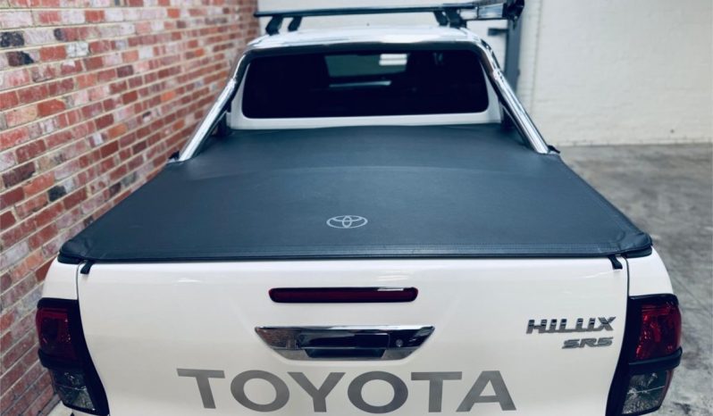 TOYOTA HILUX SR5 2018 full