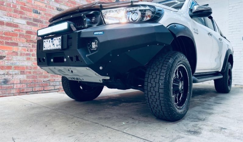 TOYOTA HILUX SR5 2018 full
