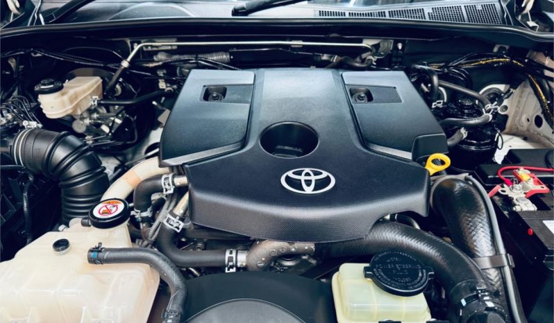 TOYOTA HILUX SR5 2018 full