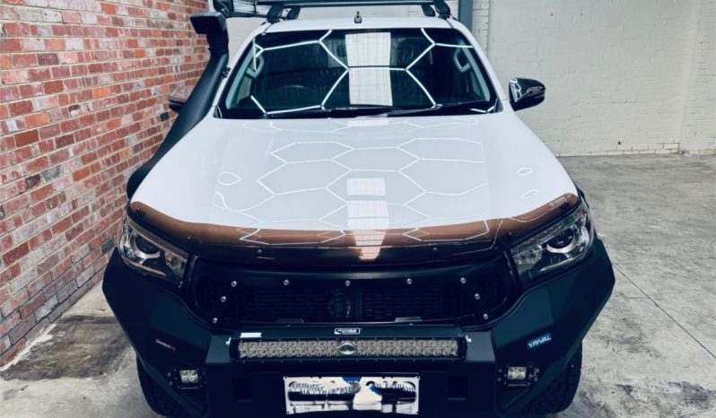 TOYOTA HILUX SR5 2018 full