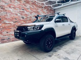 TOYOTA HILUX SR5 2018
