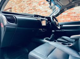TOYOTA HILUX SR5 2018 full