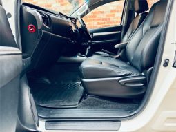 TOYOTA HILUX SR5 2018 full