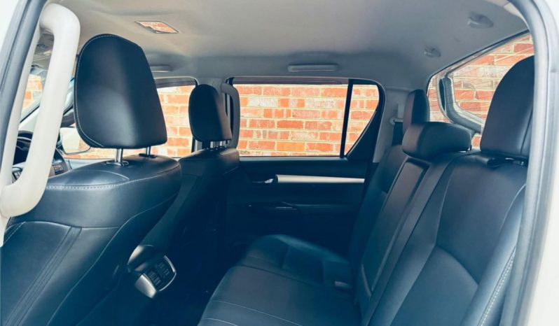 TOYOTA HILUX SR5 2018 full