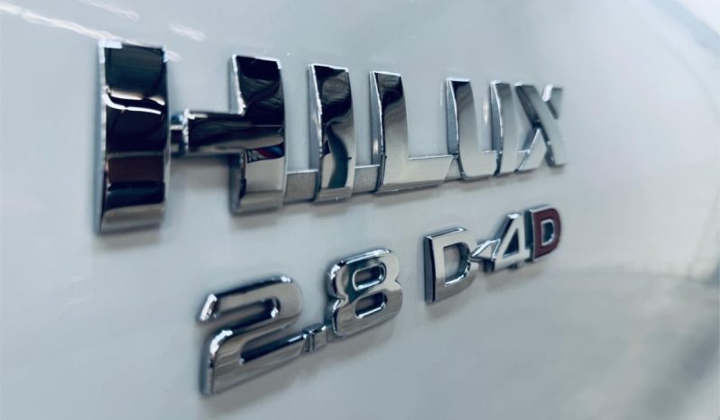 TOYOTA HILUX SR5 2018 full