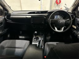 Toyota Hilux GUN126R FACELIFT SR (4×4) 2020 full