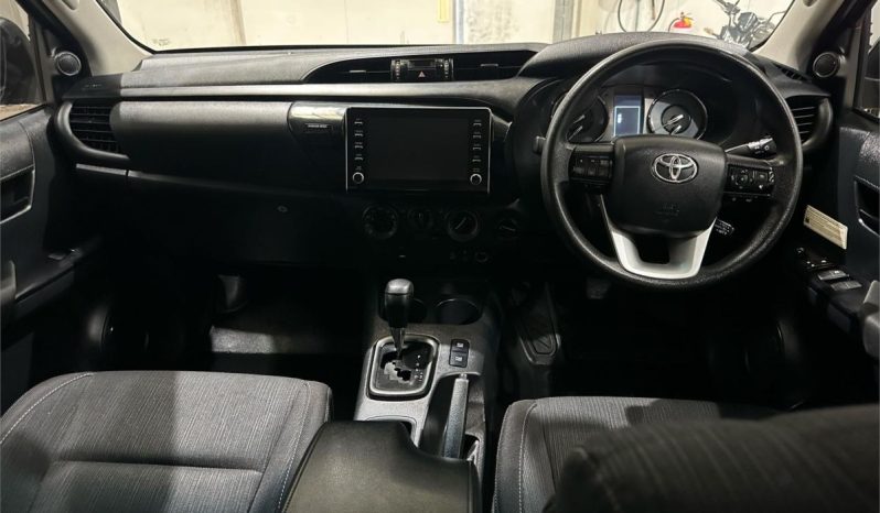 Toyota Hilux GUN126R FACELIFT SR (4×4) 2020 full
