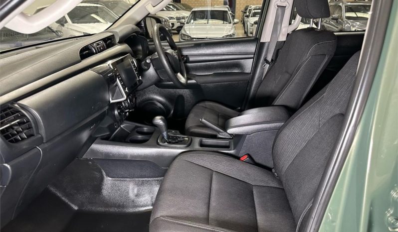 Toyota Hilux GUN126R FACELIFT SR (4×4) 2020 full