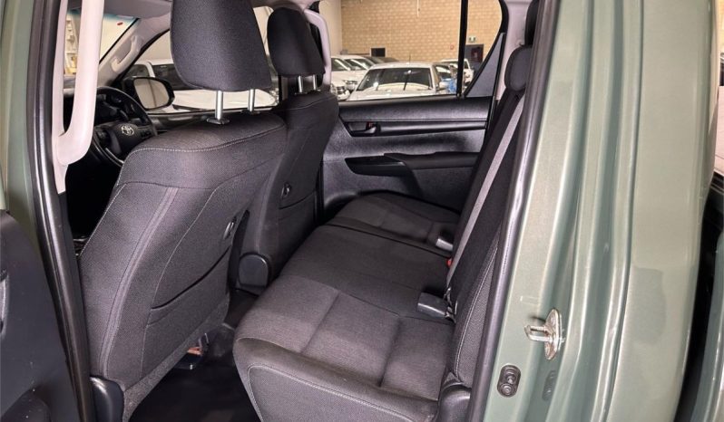 Toyota Hilux GUN126R FACELIFT SR (4×4) 2020 full