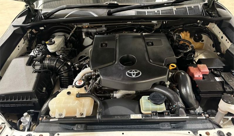 Toyota Hilux GUN126R FACELIFT SR (4×4) 2020 full