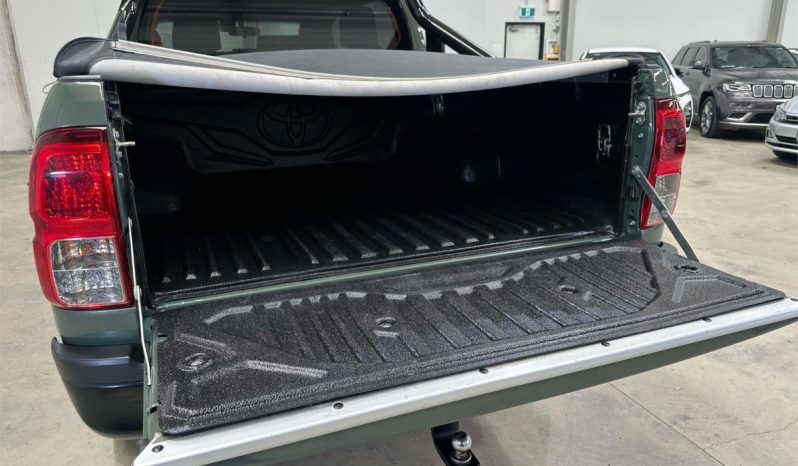 Toyota Hilux GUN126R FACELIFT SR (4×4) 2020 full