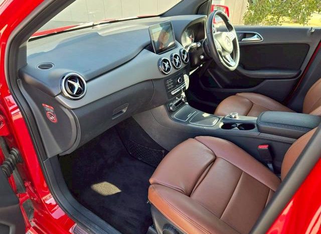 MERCEDES BENZ B-CLASS B180 2017 full