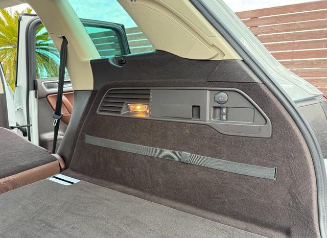 VOLKSWAGEN TOUAREG V6 BLUEMOTION TECHNOLOGY 2015 full