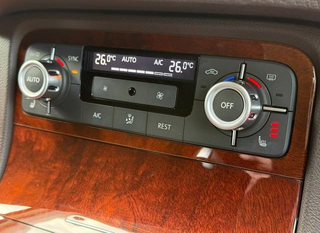 VOLKSWAGEN TOUAREG V6 BLUEMOTION TECHNOLOGY 2015 full