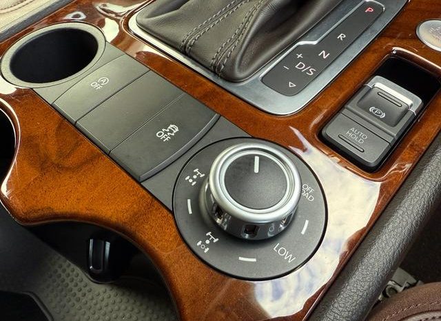 VOLKSWAGEN TOUAREG V6 BLUEMOTION TECHNOLOGY 2015 full