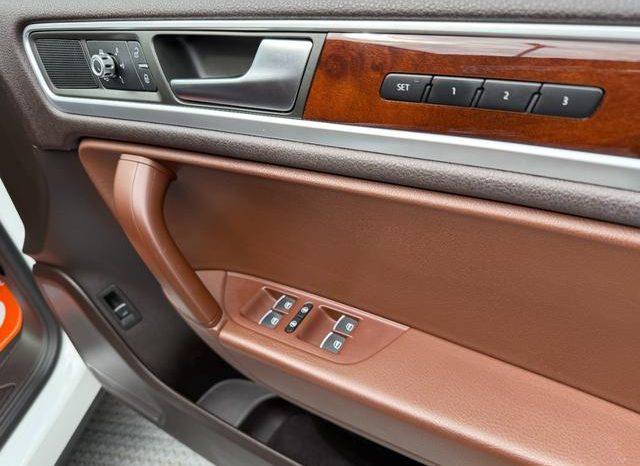 VOLKSWAGEN TOUAREG V6 BLUEMOTION TECHNOLOGY 2015 full