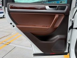 VOLKSWAGEN TOUAREG V6 BLUEMOTION TECHNOLOGY 2015 full