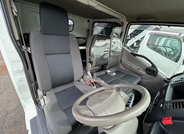 MITSUBISHI FUSO CANTER GUTS 2017 full