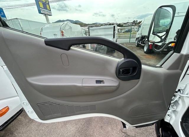 MITSUBISHI FUSO CANTER GUTS 2017 full