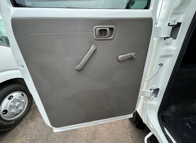 MITSUBISHI FUSO CANTER GUTS 2017 full