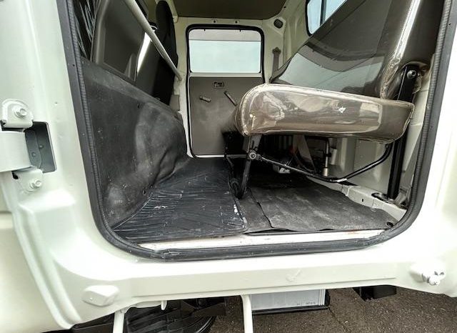 MITSUBISHI FUSO CANTER GUTS 2017 full