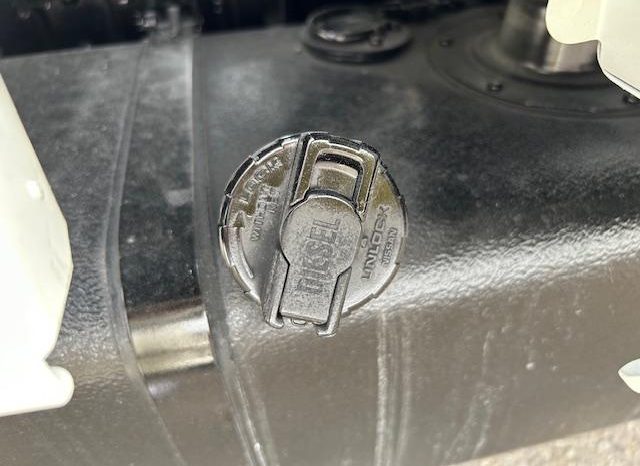 MITSUBISHI FUSO CANTER GUTS 2017 full